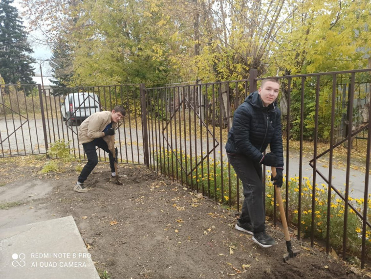 Субботник в школе.
