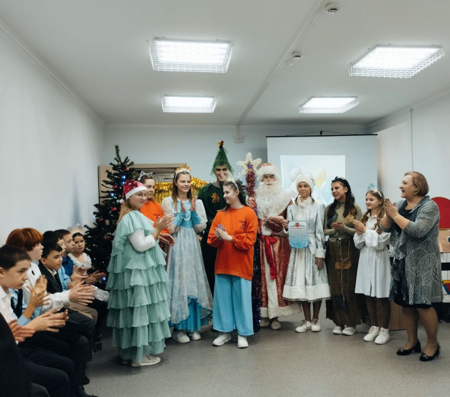 Новогодний праздник .